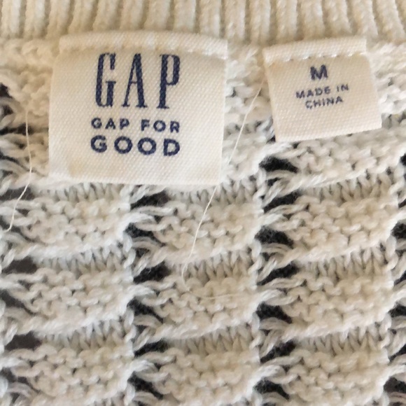 Like NEW Gap Sleeveless Shirt - Crocheted Look - Picture 4 of 5